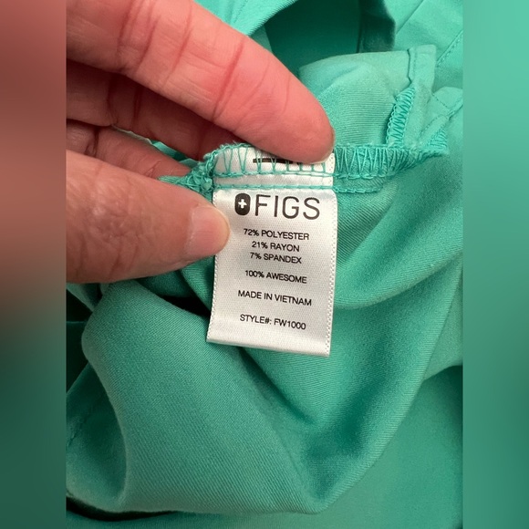 FIGS Catarina One Pocket Scrub Top EUC - Picture 9 of 9